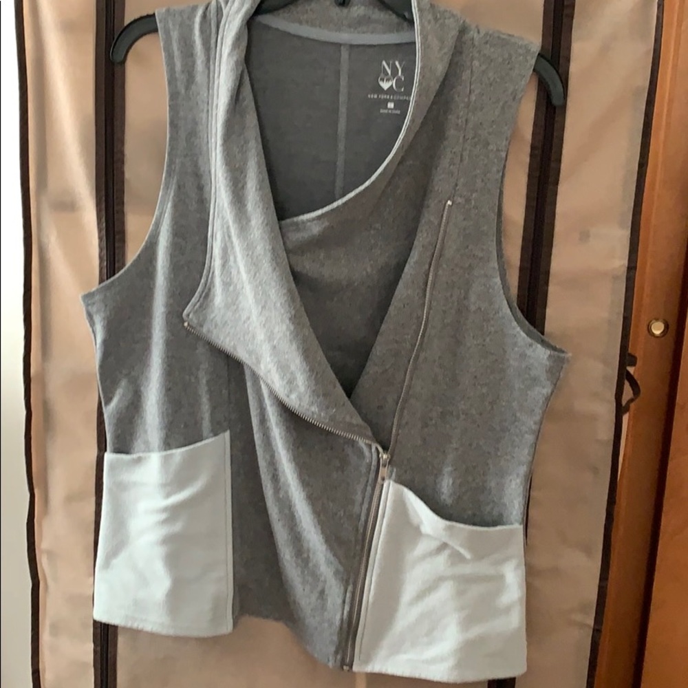 Vest - Picture 3 of 4